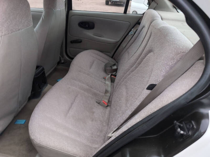 2002 Saturn S-Series SL1