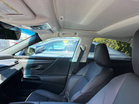 2025 Lexus ES 300h