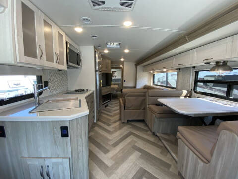 Winnebago Adventurer Image