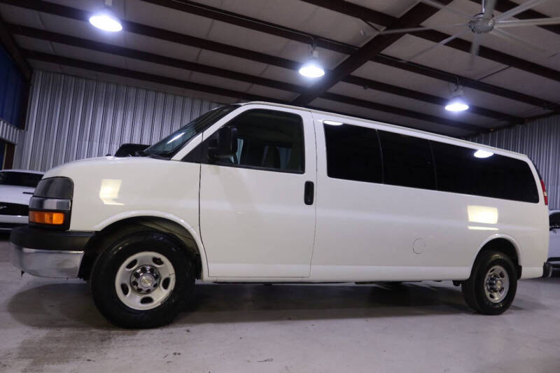 2015 Chevrolet Express Passenger LS's photo