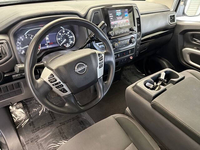 2023 Nissan Titan SV