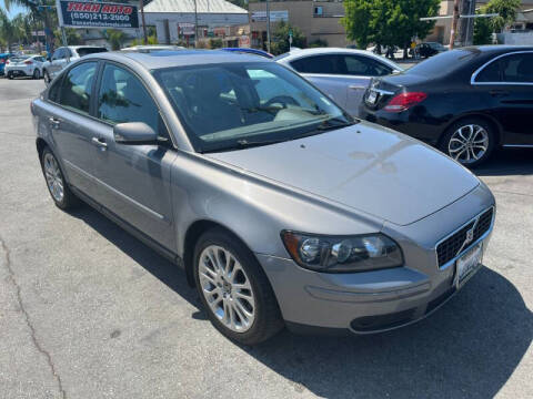 2006 Volvo S40 for sale at TRAX AUTO WHOLESALE in San Mateo CA