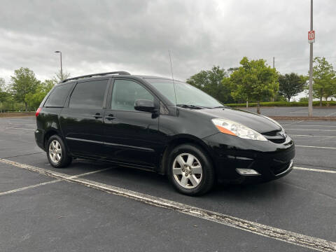2010 Toyota Sienna for sale at Worry Free Auto Sales LLC in Woodstock GA