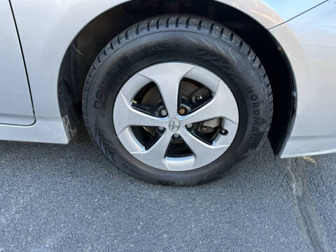 2012 Toyota Prius Two