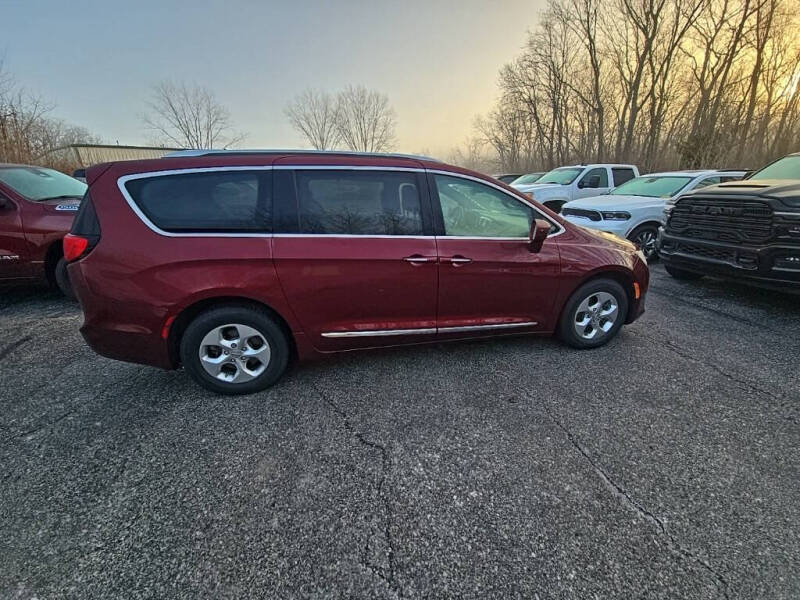 2017 Chrysler Pacifica Touring-L Plus