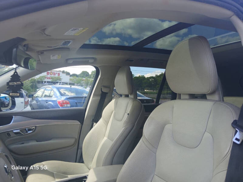 2016 Volvo XC90 T5 Momentum