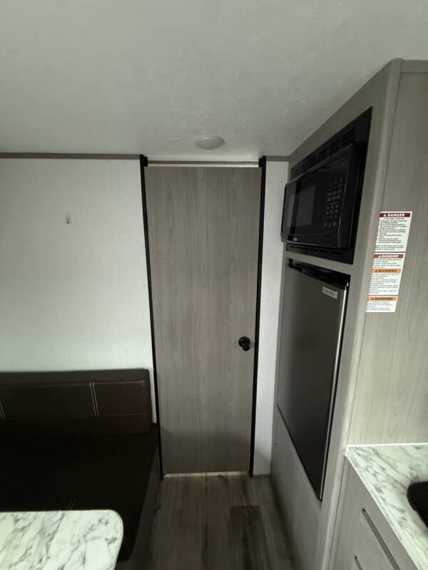 2024 Coleman CM17R24