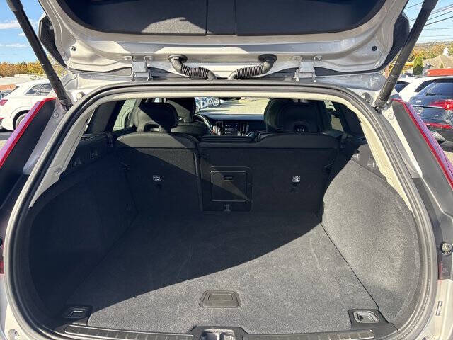 2025 Volvo V60 Cross Country B5 Plus