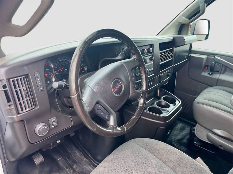 2024 GMC Savana 2500