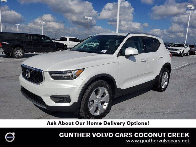2021 Volvo XC40 T4 Momentum