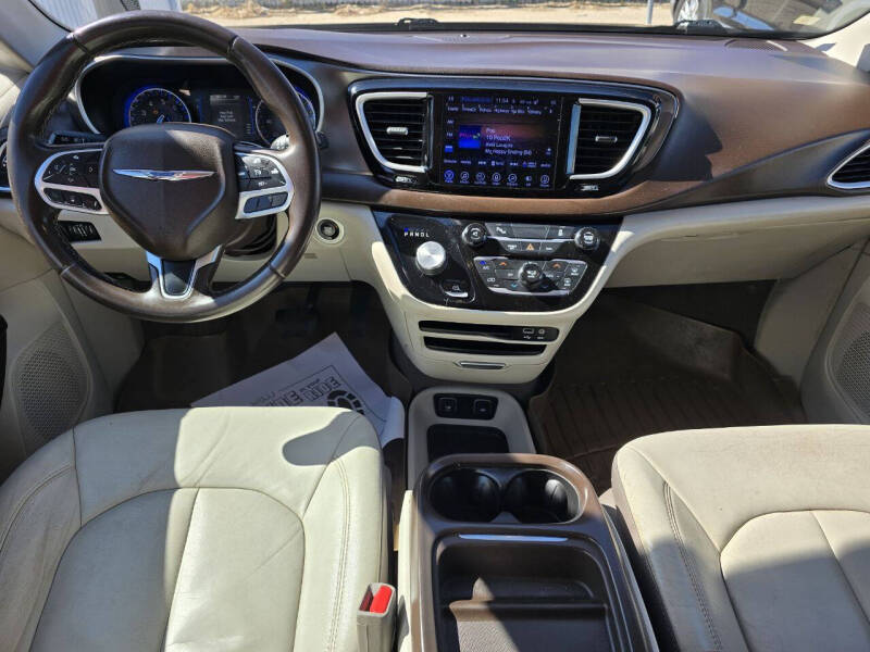2017 Chrysler Pacifica Touring-L