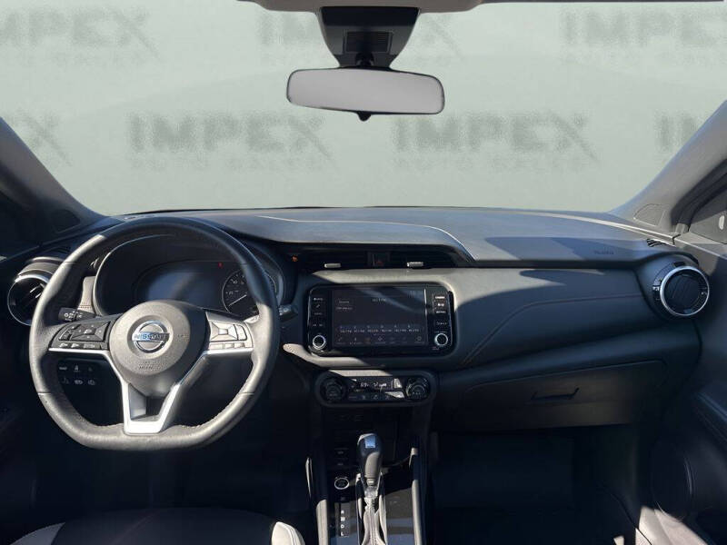 2021 Nissan Kicks SR