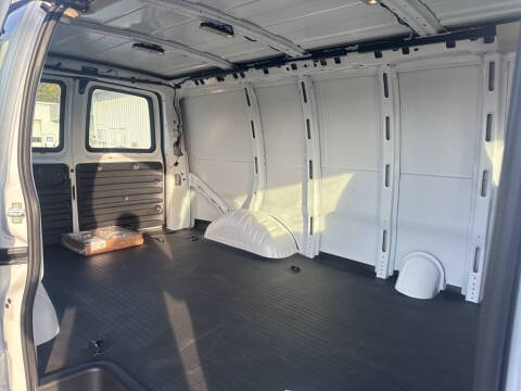 2025 Chevrolet Express 2500