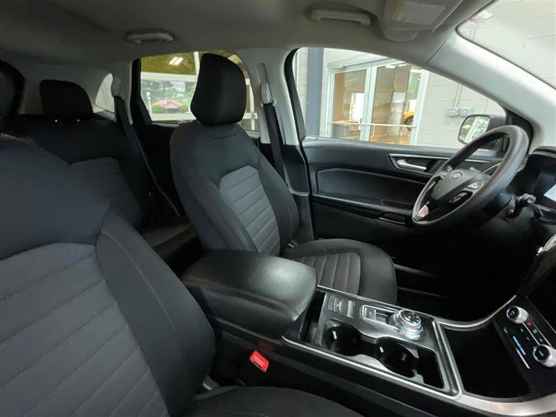 2022 Ford Edge SE