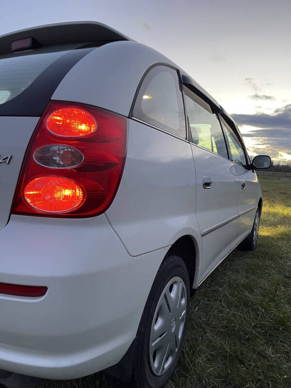 2000 Toyota Nadia