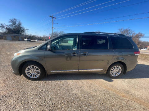 2014 Toyota Sienna for sale at Dave's Auto Care & Sales LLC in Camdenton MO