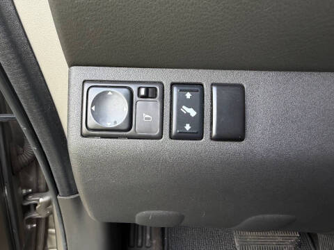 2007 Nissan Pathfinder LE