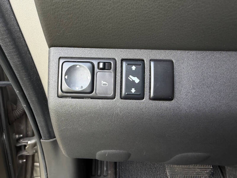 2007 Nissan Pathfinder LE