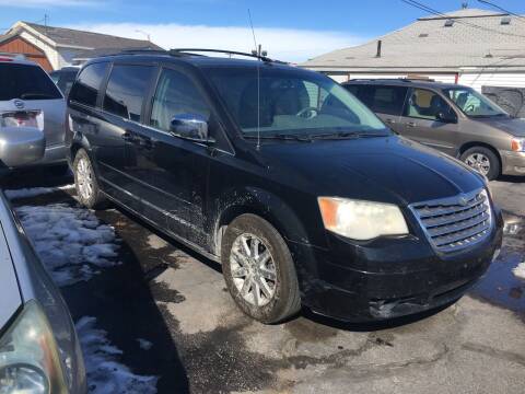 2008 Chrysler Town and Country for sale at R & J Auto Sales in Pocatello ID