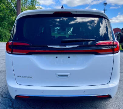 2024 Chrysler Pacifica Touring L