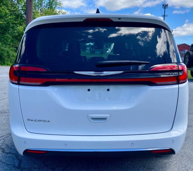 2024 Chrysler Pacifica Touring L