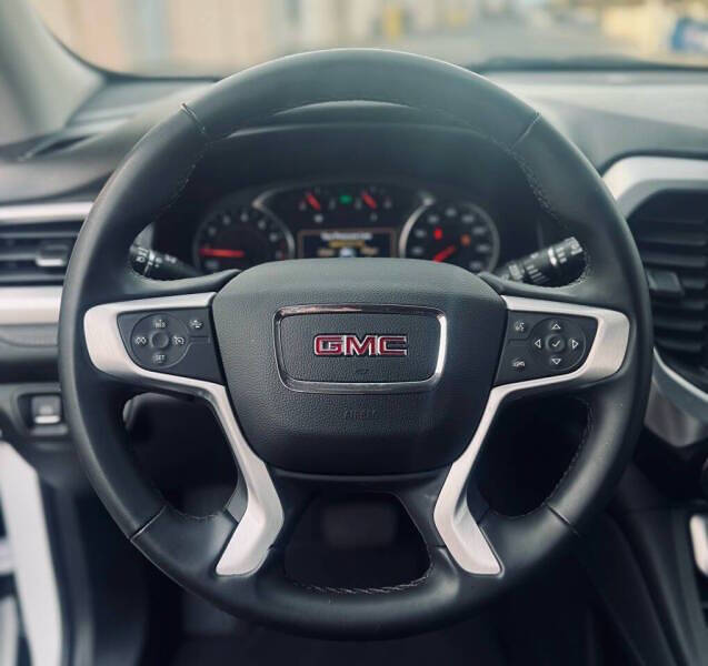 2023 GMC Acadia SLT