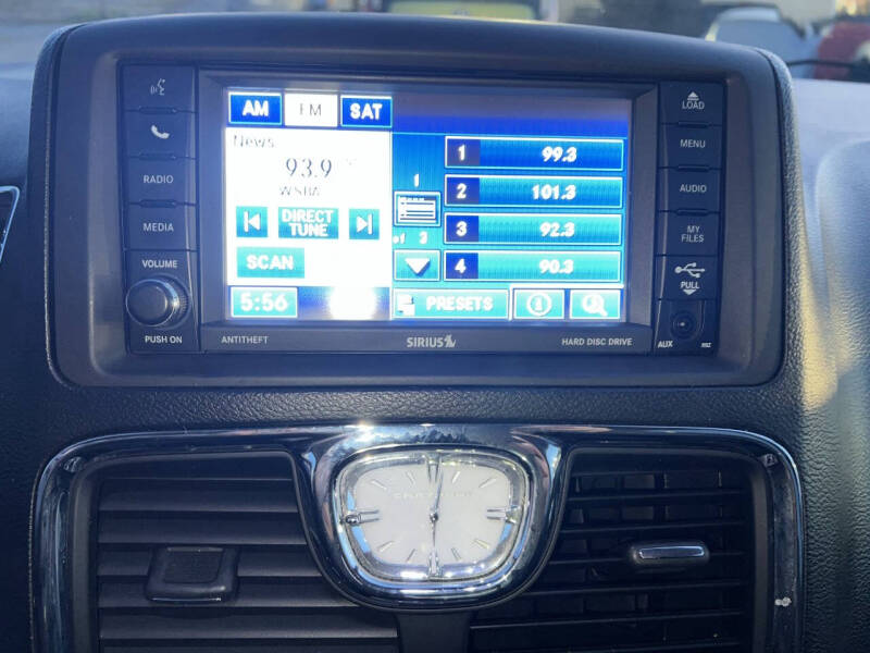 2012 Chrysler Town and Country Touring