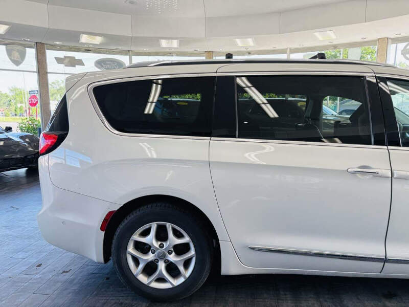 2017 Chrysler Pacifica Touring-L Plus