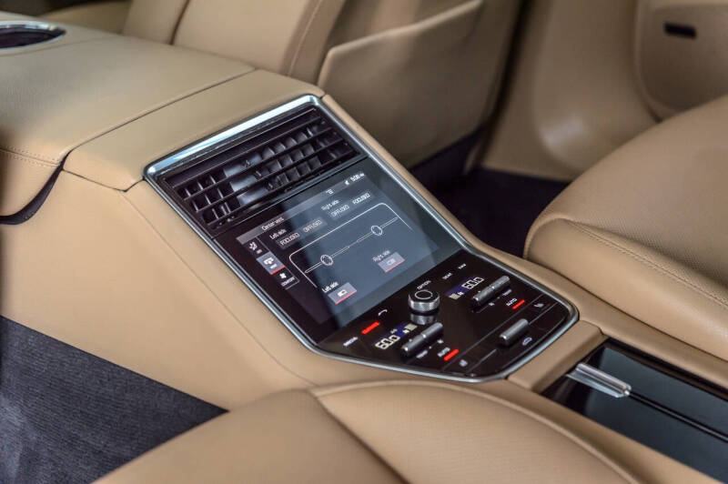 2018 Porsche Panamera 4