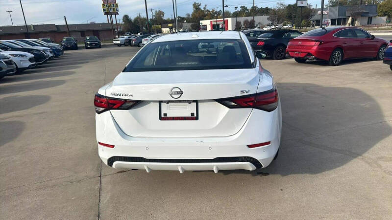 2024 Nissan Sentra SV photo 10