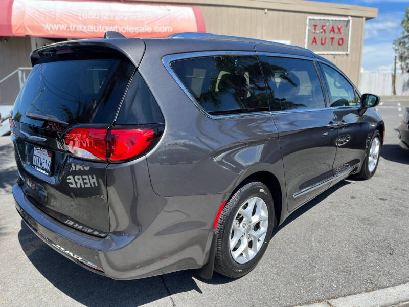 2017 Chrysler Pacifica Touring-L Plus