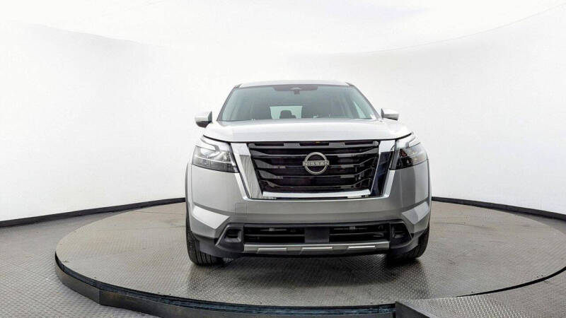 2024 Nissan Pathfinder SV