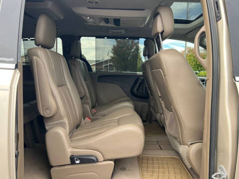 2013 Chrysler Town and Country Touring-L