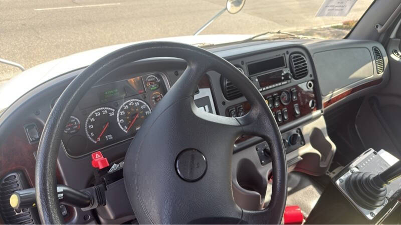 2022 Freightliner M2 106