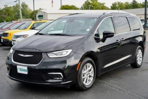 2021 Chrysler Pacifica for sale at Preferred Auto in Fort Wayne IN