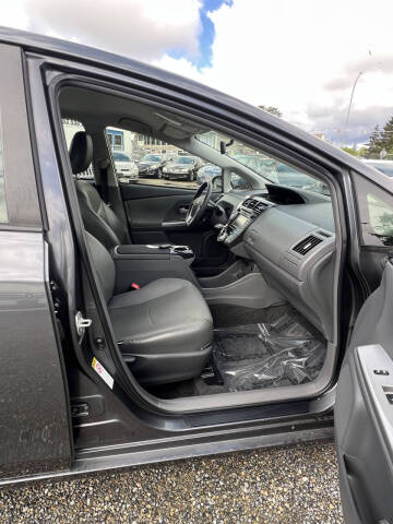 2012 Toyota Prius v Two