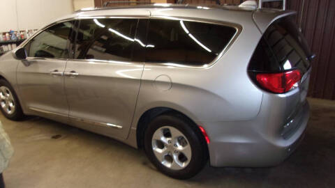 2017 Chrysler Pacifica Touring-L Plus