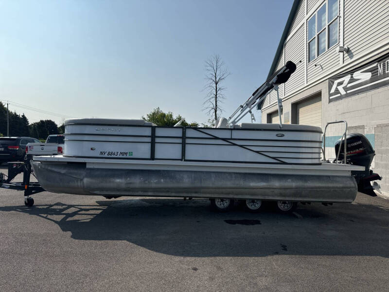 2017 Crest II 230 SLC