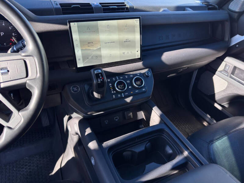 2024 Land Rover Defender 130 P400 X-Dynamic SE