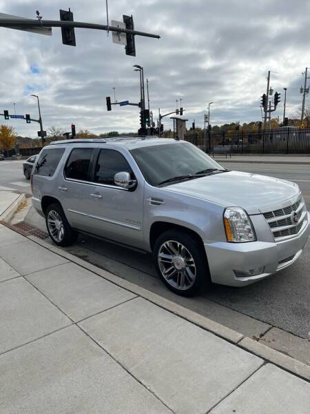 2013 Cadillac Escalade for sale at Corner Choice Motors in West Allis WI