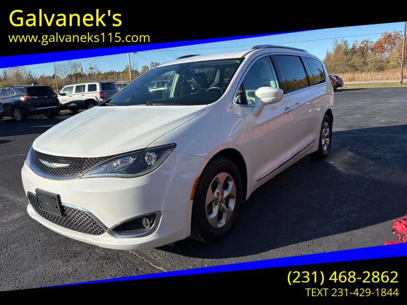 2017 Chrysler Pacifica Touring-L Plus's photo