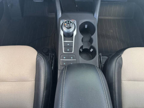 2022 Ford Escape Titanium