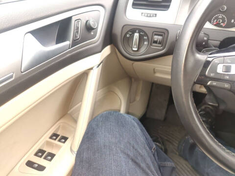 2016 Volkswagen Golf TSI SE