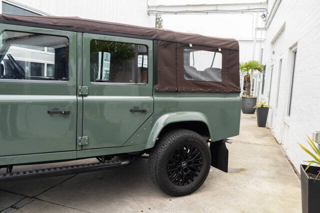 1990 Land Rover Defender 11
