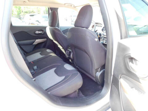 2017 Jeep Cherokee Sport