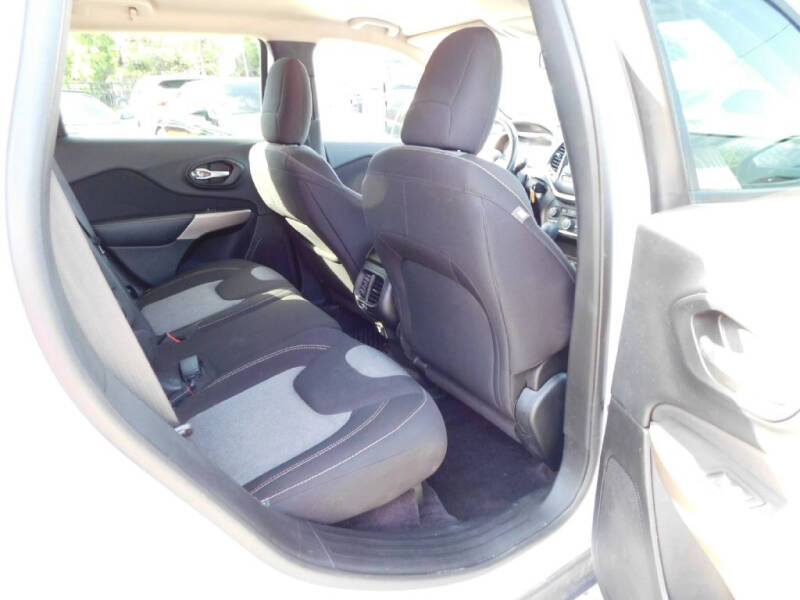 2017 Jeep Cherokee Sport