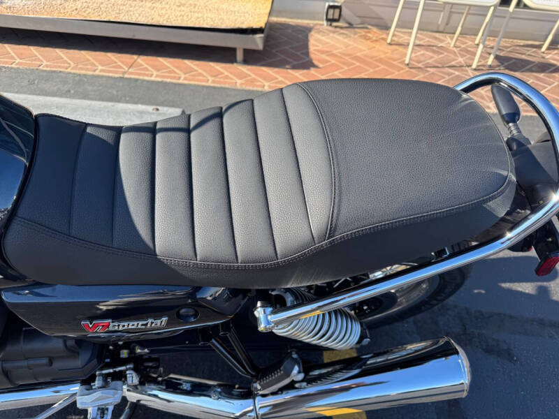 2024 Moto Guzzi V7 Special