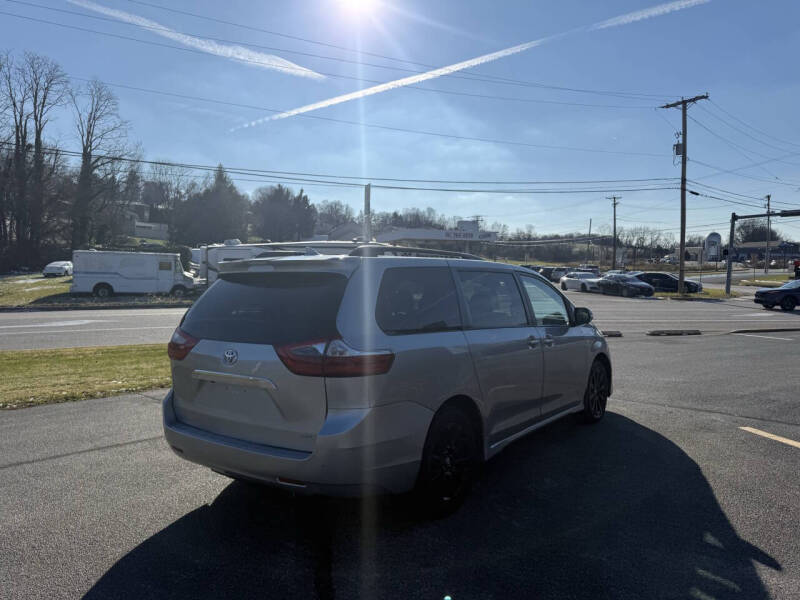 2020 Toyota Sienna XLE Premium 7-Passenger