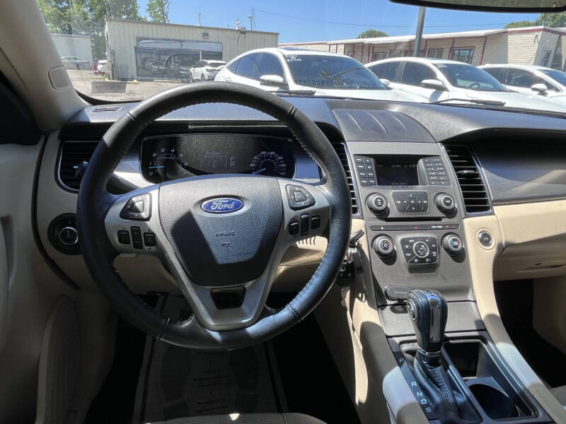 2018 Ford Taurus SEL