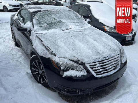 2013 Chrysler 200 for sale at Auto Center of Columbus in Columbus OH